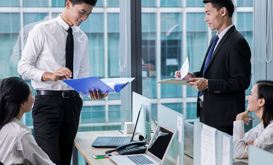 互聯(lián)網經營范圍的多元化實踐 從銷售到技術咨詢服務的全面解析